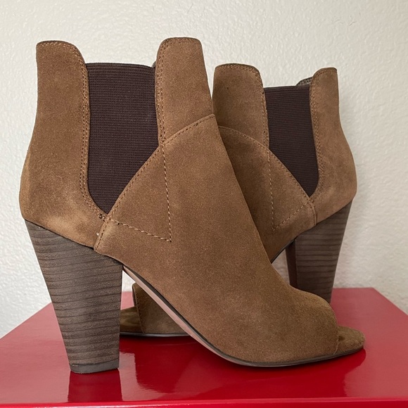 GUESS WOMEN’s BESY PEEP TOE ANKLE BOOTIE - Picture 11 of 14